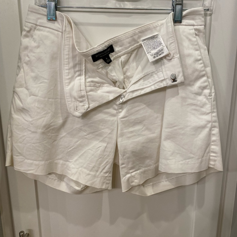 Women's size 8 Banana Republic white shorts